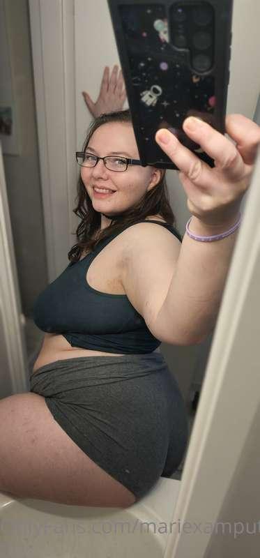 a little leg and a big booty hehe

(Girlfriend experience [G..