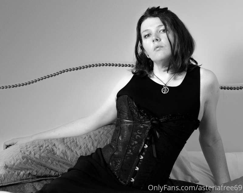 Decided to try my hand at another photoshoot; I seem to be g..