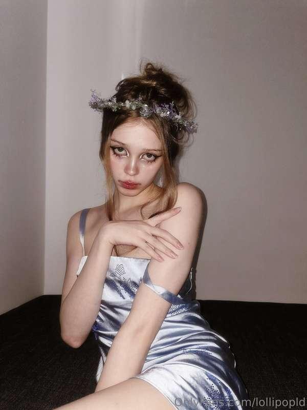 I’m the type of girl who wants to be kissed slowly… and held..
