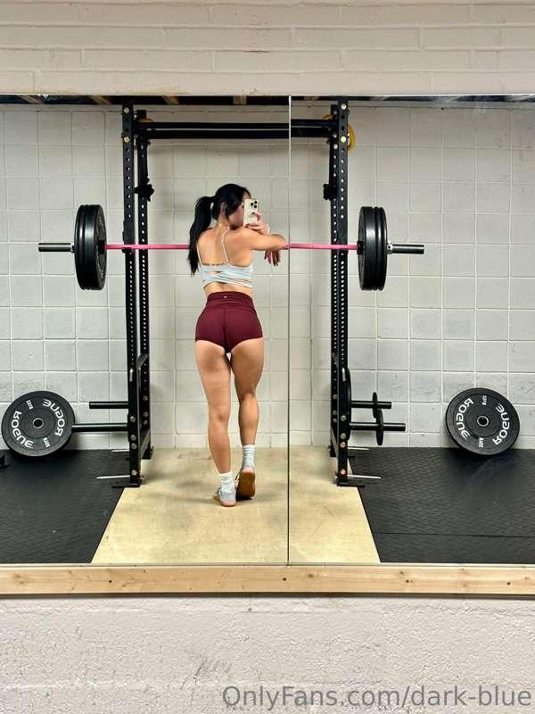 Thank god for leg day and my perfect ass 🙏🏻