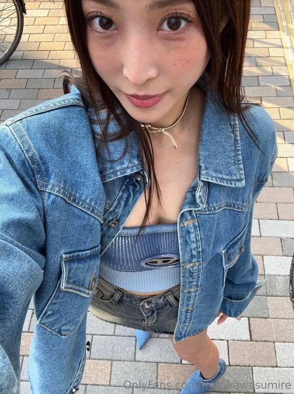Do I look cute like this? >.<