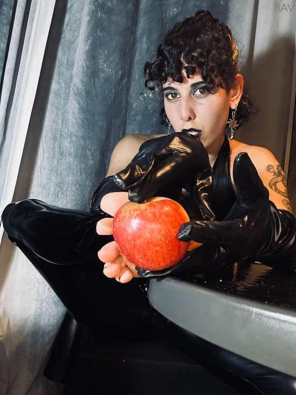 Come here... lick just the apple. 