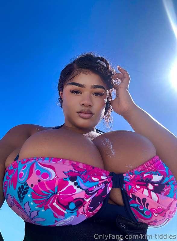 NEW GIANTESS video live here: @taste-kimtiddies https://only..