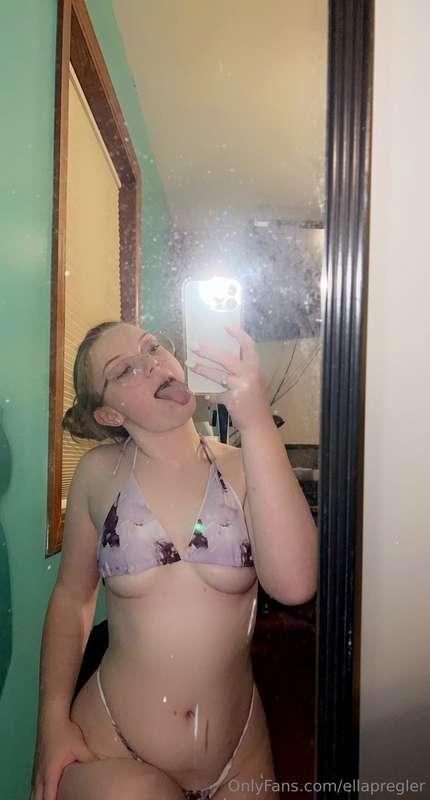 Hey Sexy Daddies🥵 message me for anything you would like to ..