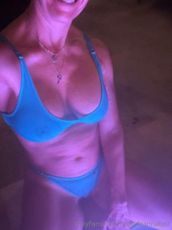 Well hello there and good morning loves. A couple quick anno..