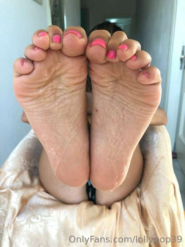 My juicy soles are waiting for your dick for good morning FJ