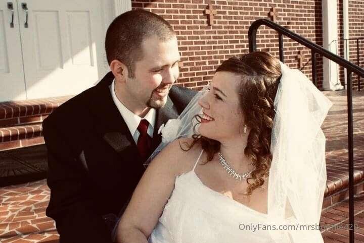 Tomorrow makes 1️⃣1️⃣ whole y ears we’ve been married. ❤️ Ps..