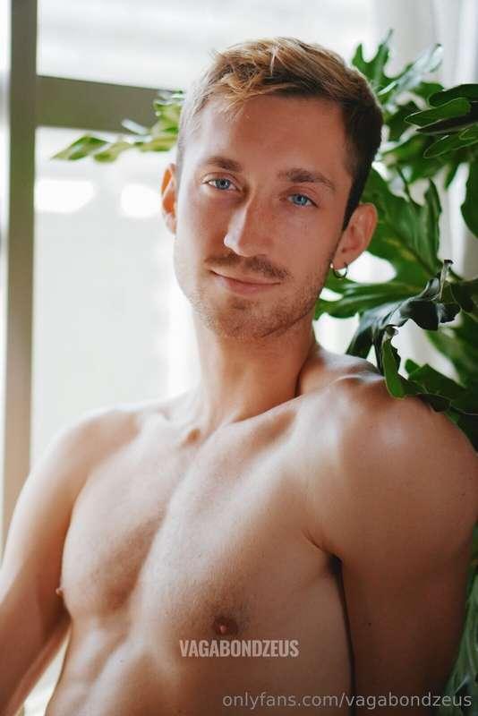 Meet Ellio🇺🇦, Ukrainian twink I had shooting with a year ago..