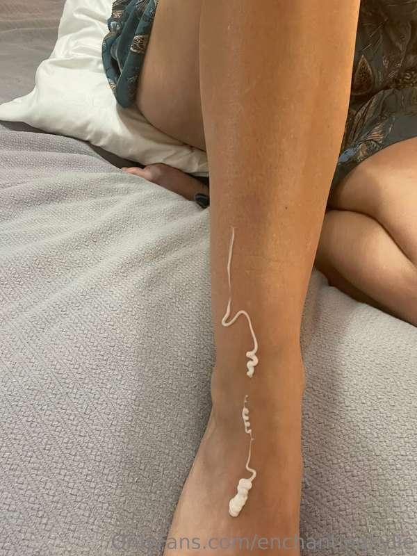 Can’t you just imagine cumming on my sexy feet?