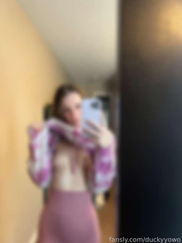 💓

#brunette #petite #tinytits #smallwaist #mirrorselfie #flashing #leggings #slut #hazeleyes #petitegirls #canadian