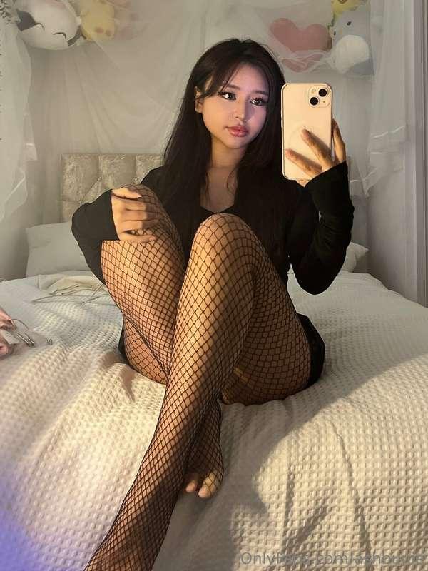 welcome new subs! thoughts on these fishnets? 🤭 tip in dms f..