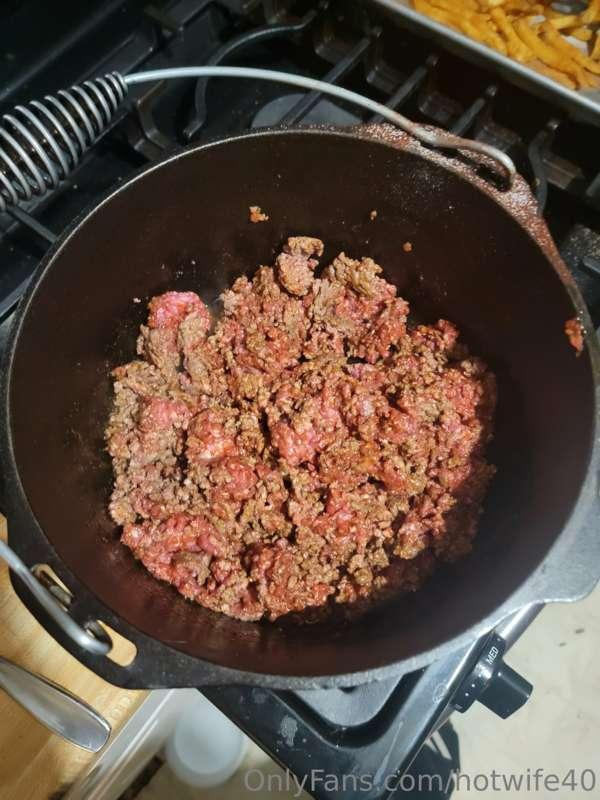 I love to cook too as I love to show my body off
Making a bi..