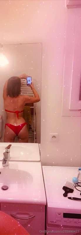 Regarder la comment elle a chaud cette salope 😁