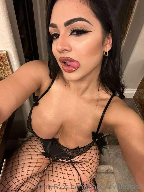 I'm your bullseye 💦🎯