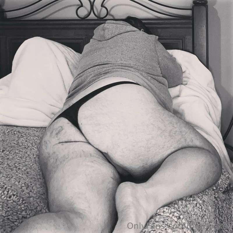 Love how my hairy ass looks in black and white