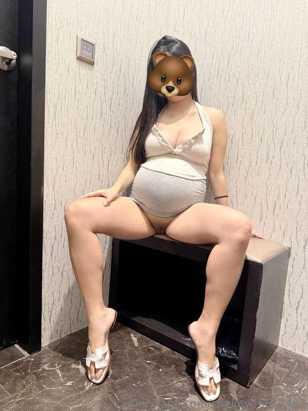 大肚子露出比較有感覺嗎😍