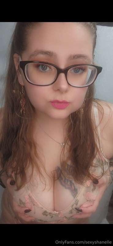 Happy Friday 😈 im feeling naughty today. Sexting session?