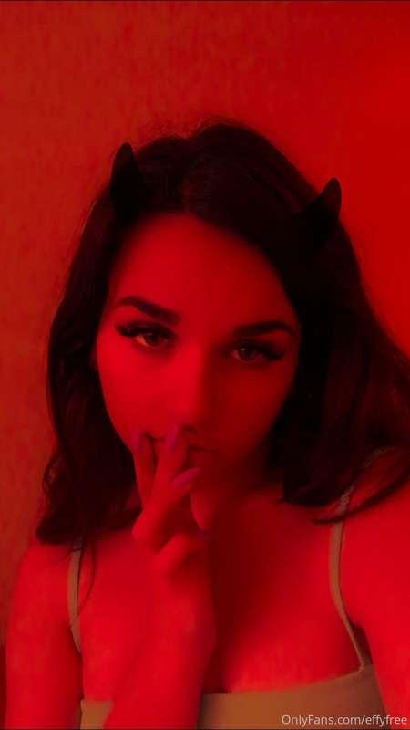 ***EXPLICIT VIDS OVER HERE***
👉 https://onlyfans.com/effyfre..