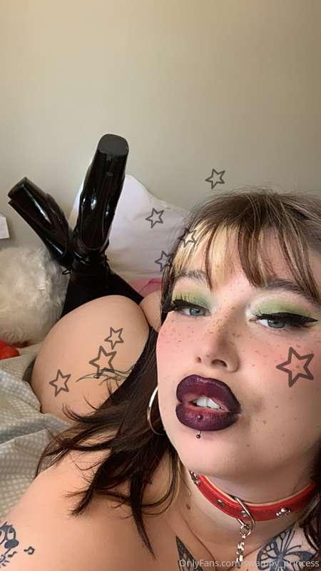In the perfect position to trap someones nose