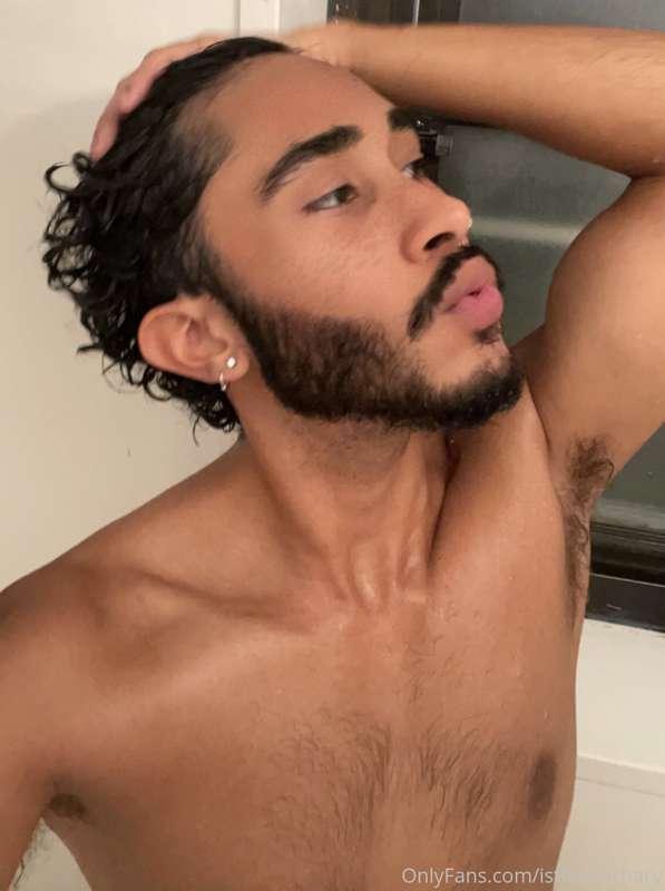 it’s getting hot in here😅😝