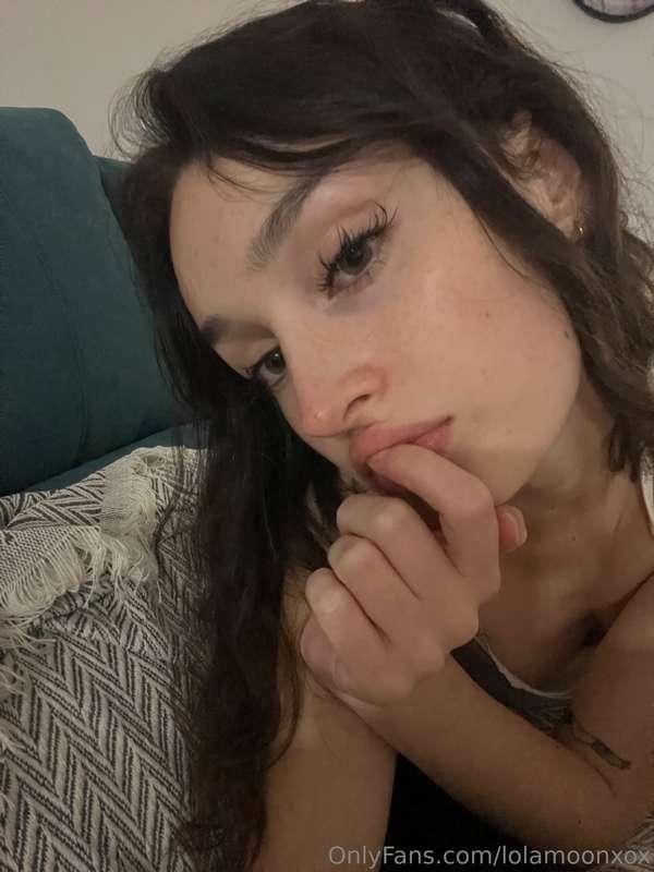 What do you think I’m thinking abt :3