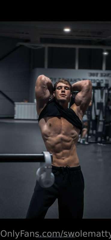 Trained so hard today, love showing off my body to you guys