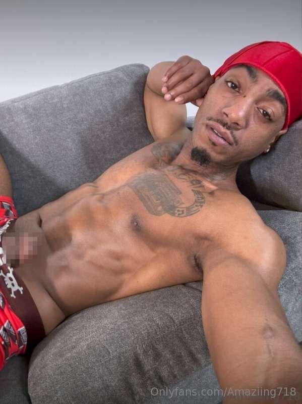 i need you here to suck my cock.. 👅