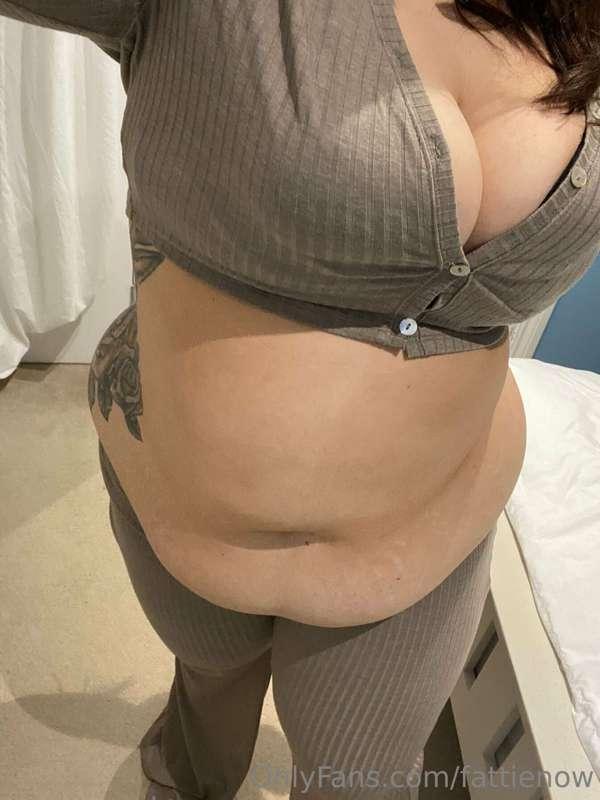 feedmephoebe image #1