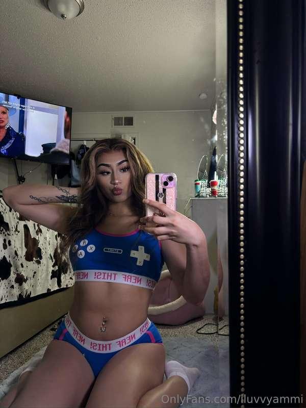 😈