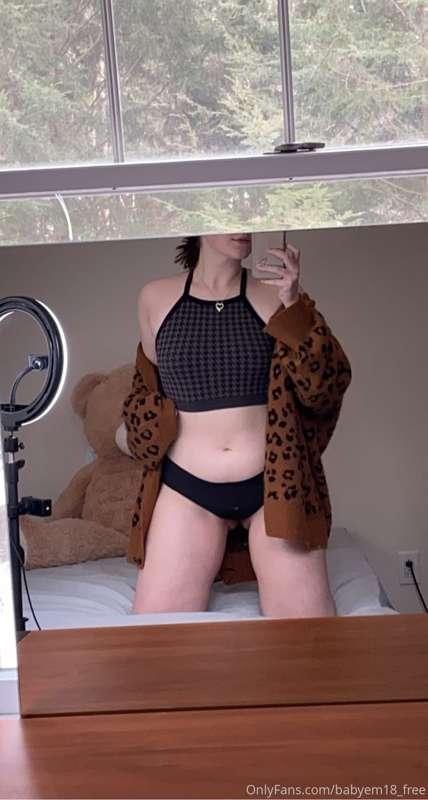 lazy day 😋 do you like my outfit?