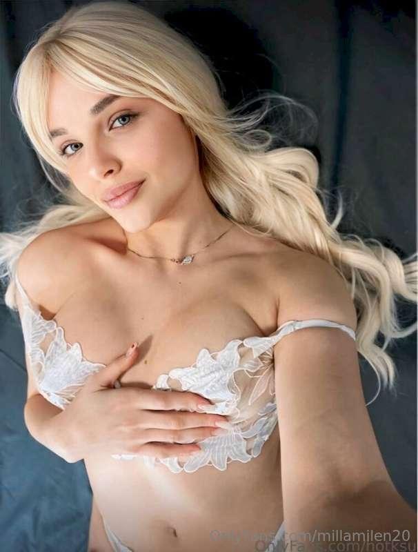 Would you believe that this cutie @hotksu loves sex and crav..