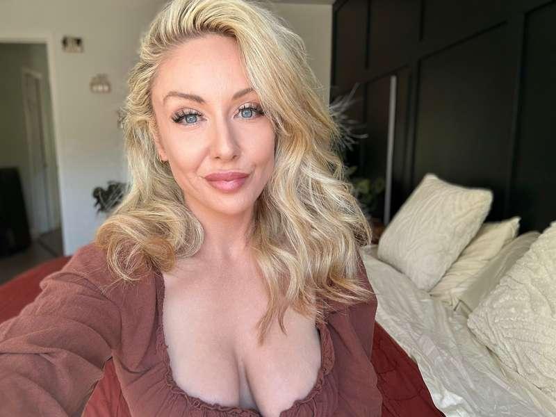 Good morning loves....💋 Mommy slept amazing and I feel amazi..