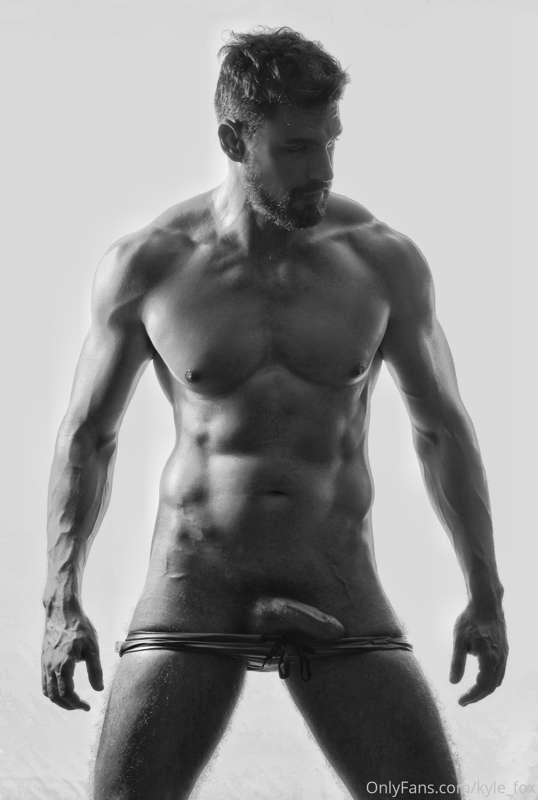 Black & white 
Photoshoot by @grandhotel