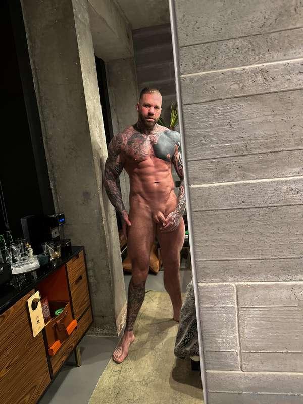 You wanna play with daddy 😈😈