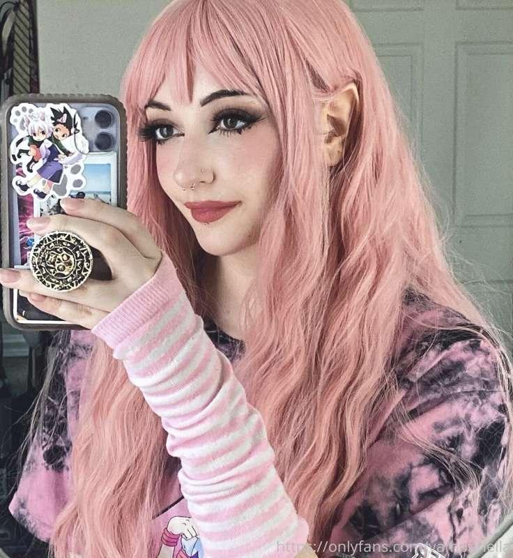 sum selfies! I wanna post one on twit/insta but dont know wh..