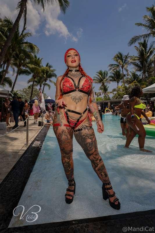 Got some rad pics taken of me in Miami 🔥