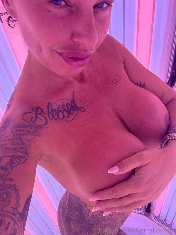 Gm guys. How r u. Cheeky sunbed peak for u xxxxx 