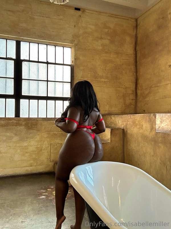 I’m a genie in a bottle, you gotta rub me the right way 🧞‍♀️..