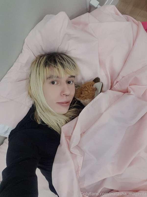 Rare pics of me without makeup. 
I finally made it to Vancou..
