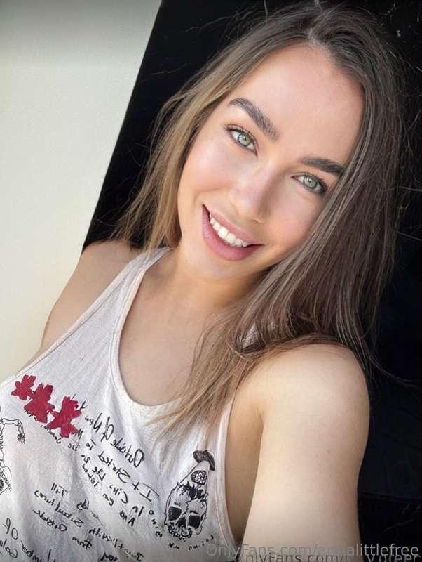 This babe @ivyy.green wants to be naughty for you 🔥 🔥Her jui..