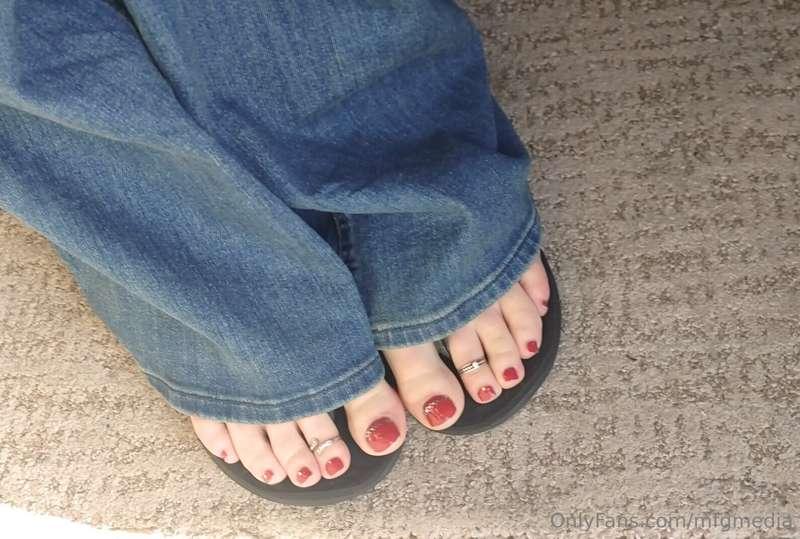 I like my toes, so I put rings on them. I only have 8 toes l..