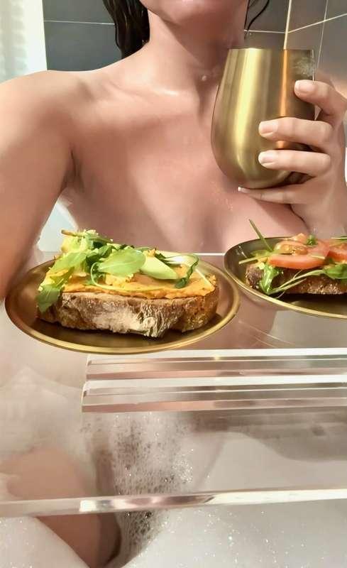 🛁 BADEN + EINÖLEN Heute Nacht wird’s heiß und glitschig...Ic..