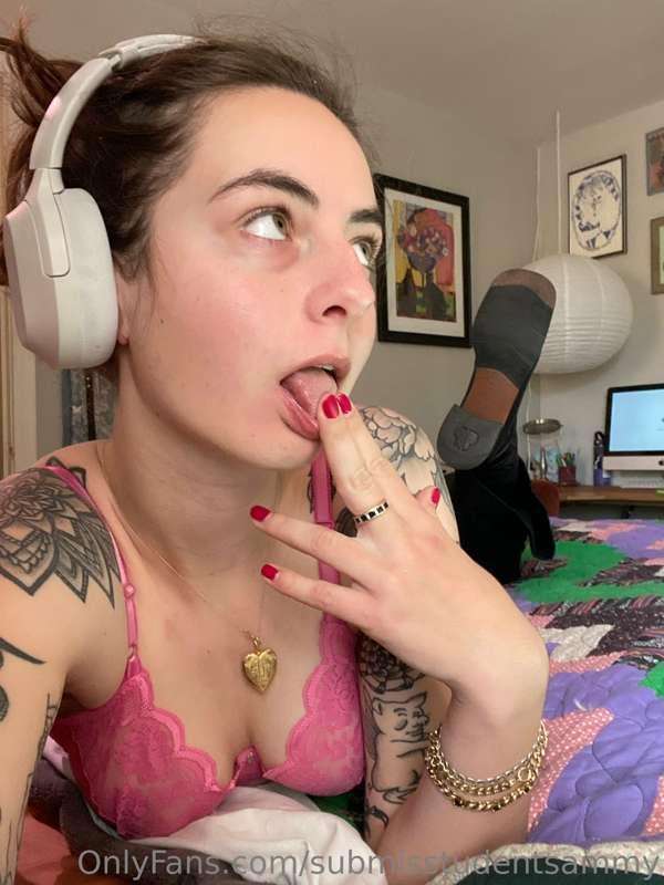 😝