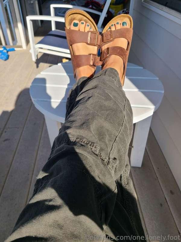Birks for the beach! 🩴💋🖤