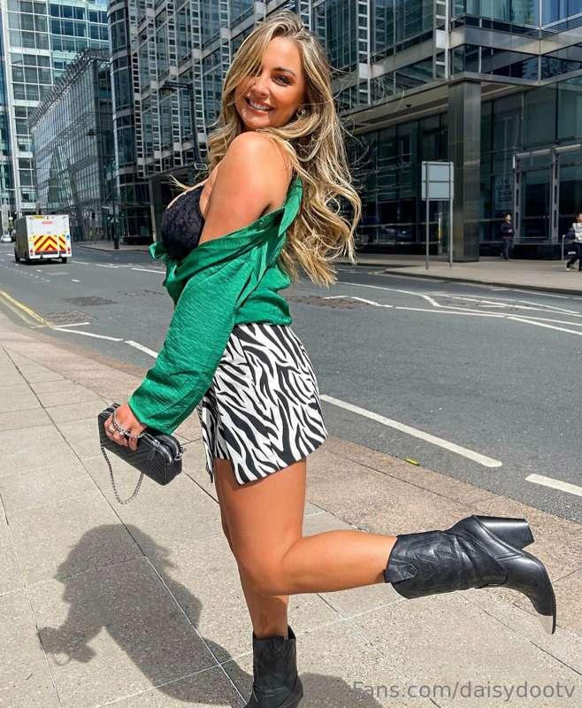 Day session 😎

**MAIN PAGE: @DAISYDOOXX**