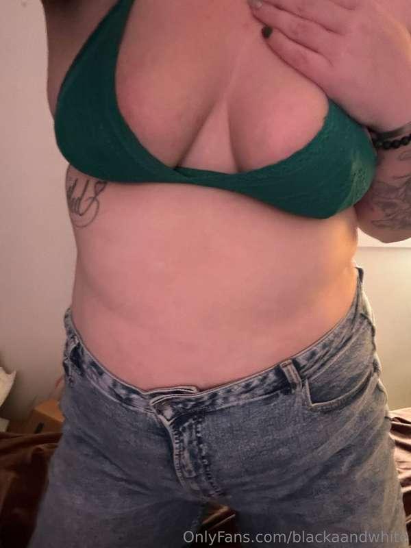 Too many clothes, don’t you think? ✨😈