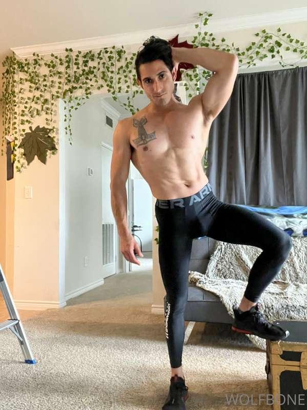 Just some muscle tease pics from after a workout yesterday! ..