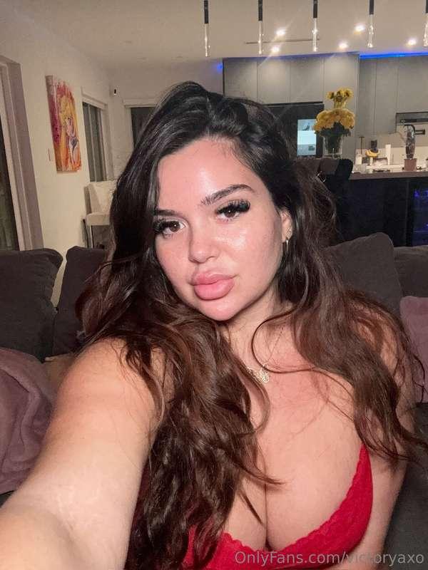 wanna find out how these lips feel?