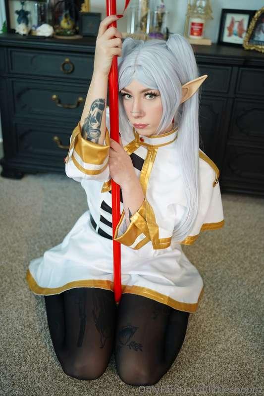 ~100 likes and this little elf will take some clothes off:3~