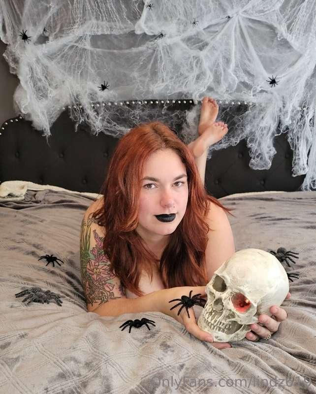 It's spooky season 🎃👻🕷💀

Sneak peak from today 😜